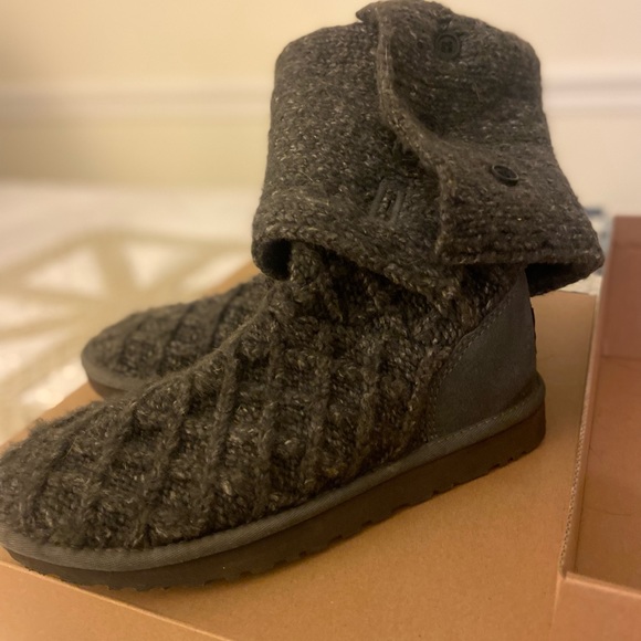 UGGs - Latice Carty Knot Boots Size 10 - Picture 3 of 4